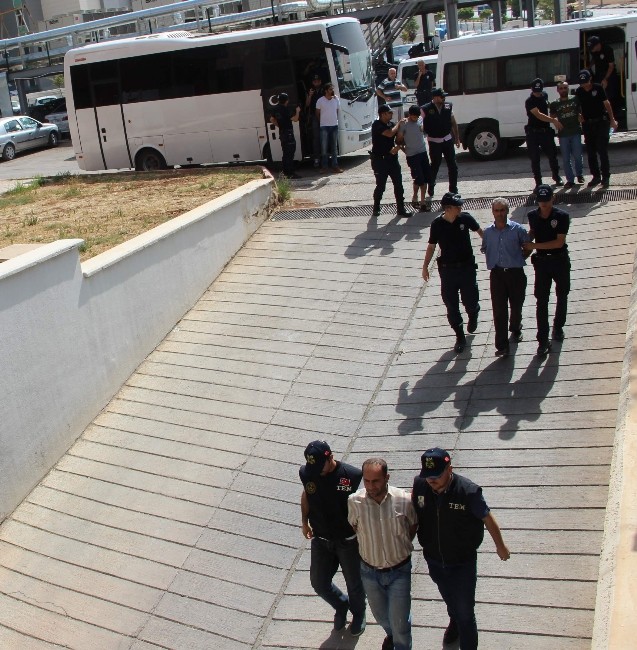Gaziantep’te PKK Ve KCK Operasyonunda Gözaltına Alınan Zanlılar Adliyeye Sevk Edildi