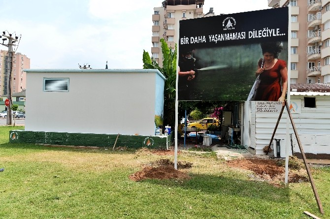 Gezi Parkı’na ‘Kırmızılı Kadın’ Panosu
