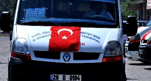 Giresun’da Dolmuşlar Türk Bayrakları İle Süslendi