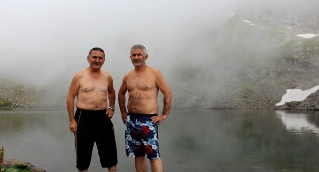 Giresun’da Sıcaklıklardan Bunalanlar Soluğu Buzul Gölünde Aldı