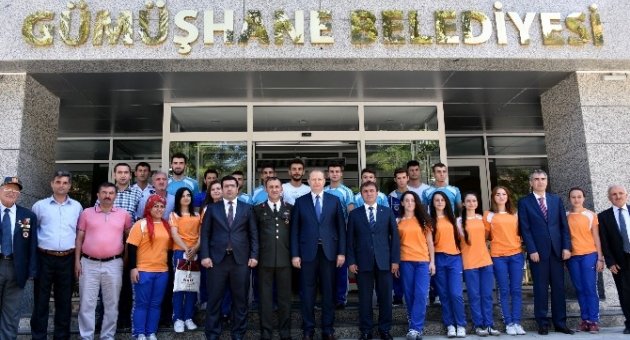 Gümüş Dans Topluluğu Kıbrıs’a Gitti