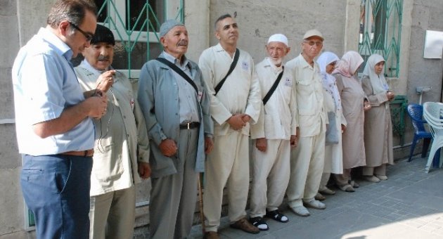 Gürün’de Hacı Adayları Kutsal Topraklara Uğurlandı