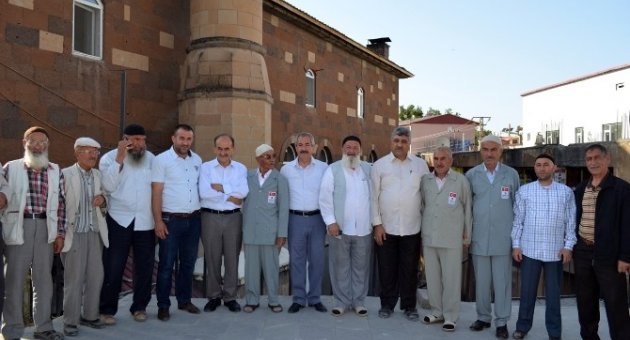 Hacı Adayları Kutsal Topraklara Uğurlandı