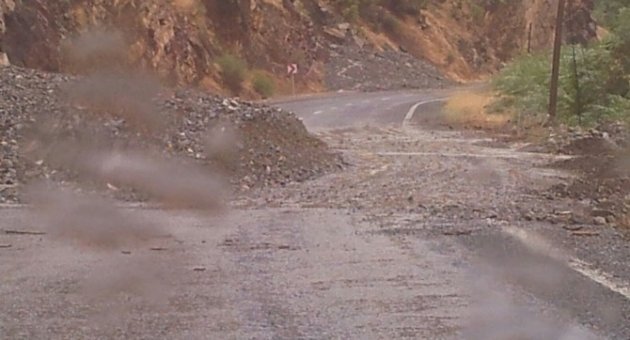 Hakkari-çukurca Karayoluna Heyelan Düştü