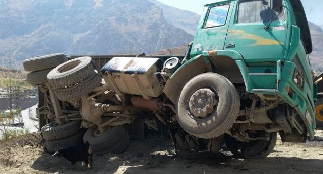 Hakkari’de Maddi Hasarlı Trafik Kazası