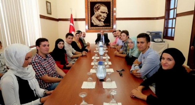 Hırvat Gençlerden Vali Çomaktekin’e Ziyaret