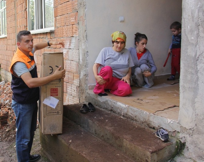Hopalı 3 Kız Kardeşe Valilik Sahip Çıktı