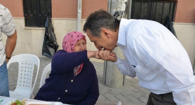 İftar Sofraları 3 Mahallede Kuruldu