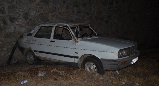 İki Otomobil Çarpıştı: 6 Yaralı