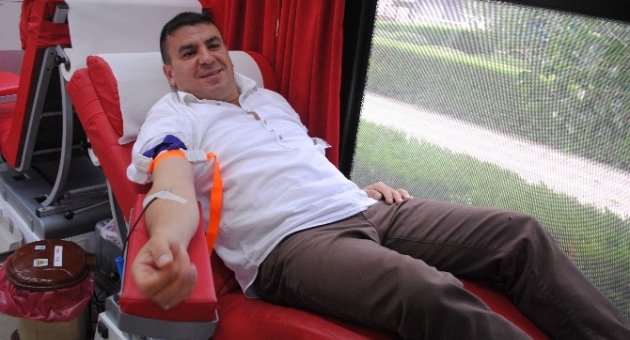 İl Eğitim Müdürlüğü Bahçesinde