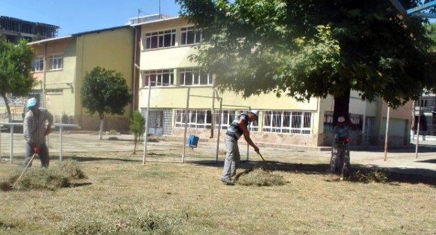 İncirliova’da Okullar Öğrencilere Hazırlanıyor