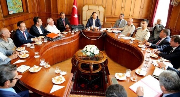 İzmir’de Siyasi Partiler “Centilmenlik” Dedi