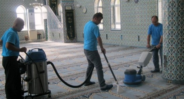 İzmit’te 231 Cami Ve 4 Cemevi Sık Sık Temizleniyor