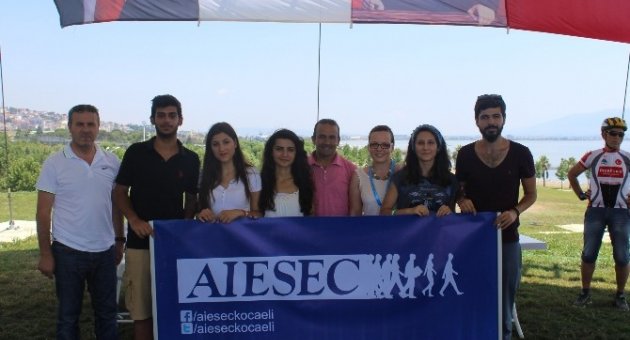 İzmit’te Engelliler Uçurtma Şenliğinde Buluştu