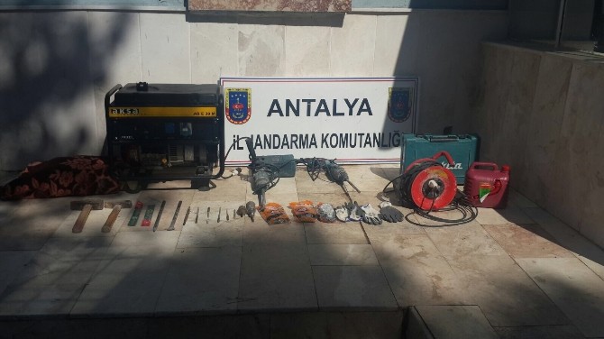 Kaçak Kazıcılar Suçüstü Yakalandı