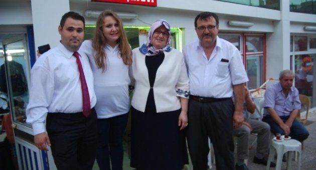 Kahveciden Mahalleliye İftar Yemeği