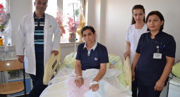 Kalın Bağırsak Kanseri Hasta, Kesiksiz Ameliyatla Sağlığına Kavuştu