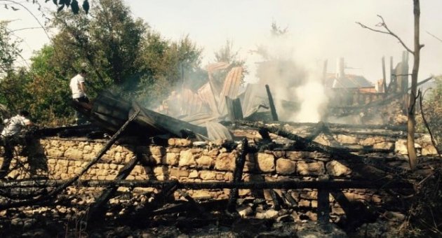 Karabük’te Ahşap Ev Kül Oldu