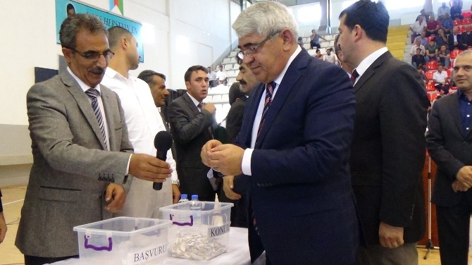 Kars’ta TOKİ Kuraları Çekildi