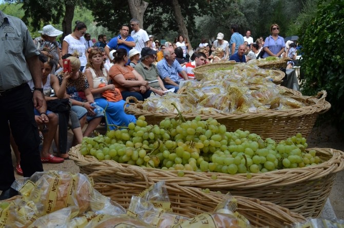 Katolik Ve Ortodokslar ’Meryem Ana’ İçin Ayinde Buluştu