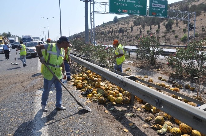 Kavunlar Yola Saçıldı Trafik Durdu