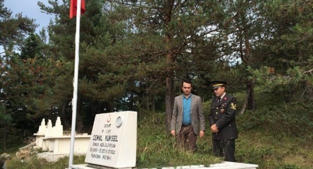 Kaymakam Işık, Şehit Cemal Yüksel’in Kabrini Ve Ailesini Ziyaret Etti