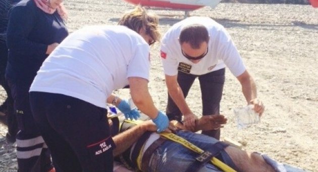 Kaza Yapan Kepçe Operatörüne Helikopterli Müdahale