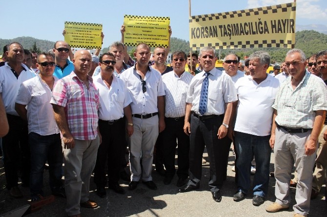 Kemer’de Korsan Taşımacılık Eylemi