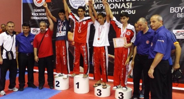 Kick Boks’ta Büyük Başarı