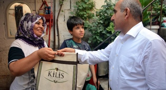 Kilis Belediyesi’nden Fakir Ailelere Gıda Yardımı