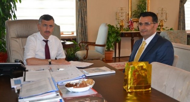 Kırkağaç’ın Yeni Kaymakamı Dr. Mehmet Yeşilbaş Vali Bektaş’ı Ziyaret Etti