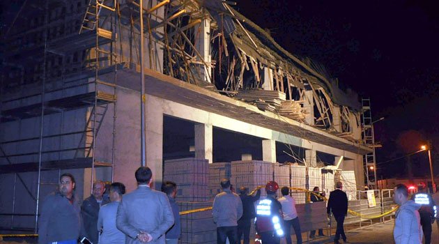 Koçarlı belediye binası inşaatında göçük oldu 4 işçi yaralandı