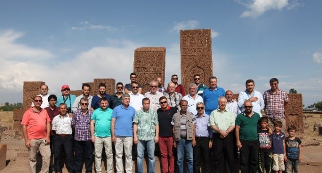 Konyalı Gazeteciler Ahlat’ta