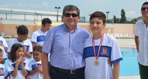 Küçük Yüzücüler Madalya Ve Sertifikalarını Aldı