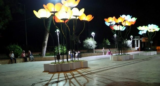 Kültür Sanat Sokağı Rengarenk Ve Işıl Işıl