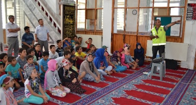 Kur’an Kursu Öğrencilerine Trafik Eğitimi
