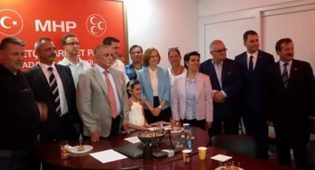 Kuşadası’nda Partilerde Bayramlaşma