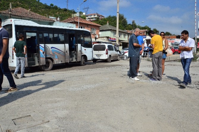 Mahalleliden Yol Kapatma Eylemi