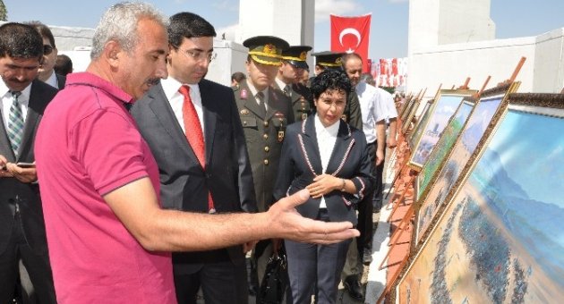 Malazgirtli Ressam 1071 Zaferini Resimlerle Anlattı