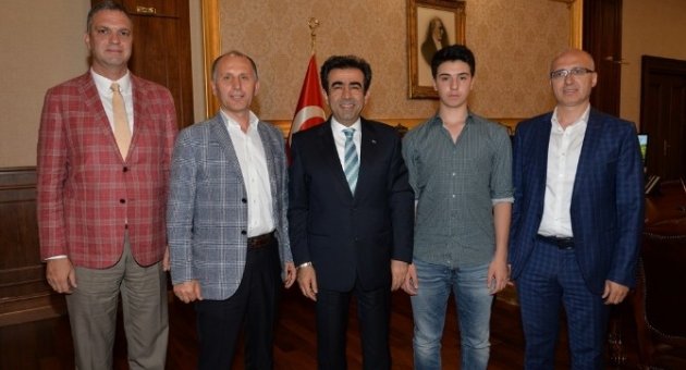 Medical Park Hastaneleri Yönetim Kurulu Başkanı’ndan Vali Güzeloğlu’na Ziyaret