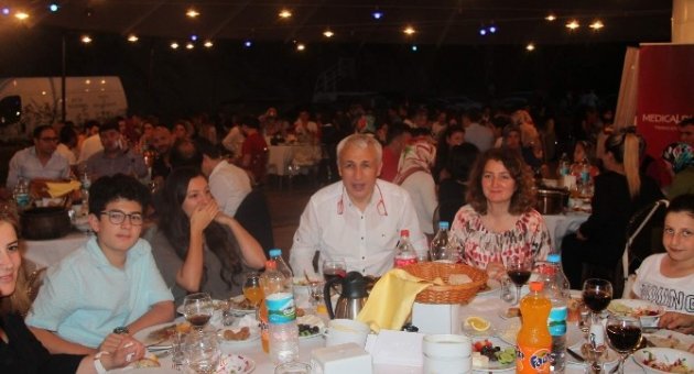 Medicalpark Trabzon Hastanesi Çalışanları İftar Yemeğinde Buluştu