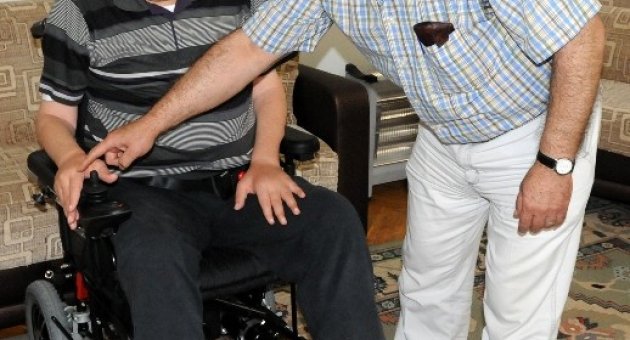 Mehmet Amca Akülü Tekerlekli Sandalyesine Kavuştu