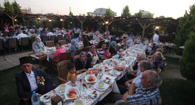 Menderes’te Şehit Ailelerine Ve Gazilere İftar