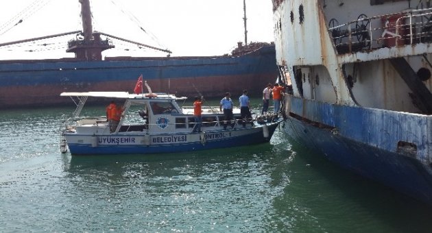 Mersin’de İki Gemi Batmaktan Son Anda Kurtarıldı