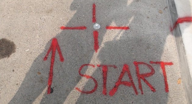 Mersin’deki Koşu Maratonu İçin Çivi Çakma Töreni Yapıldı