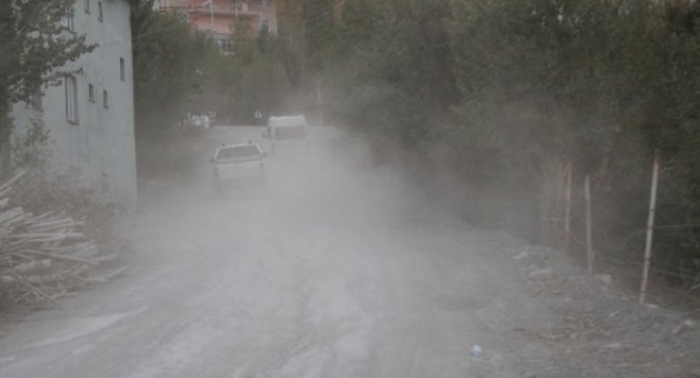 Merzan Mahallesi Yolu Onarılmayı Bekliyor