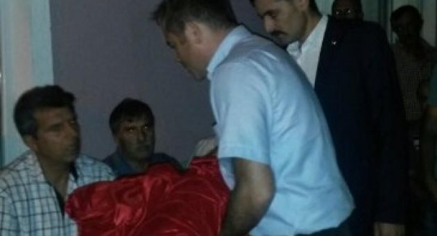 MHP’den Şehit Astsubay Mustafa Özdemir’in Evine Taziye Ziyareti