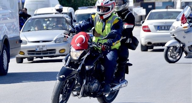 Motosiklet Tutkunlarından Zafer Turu