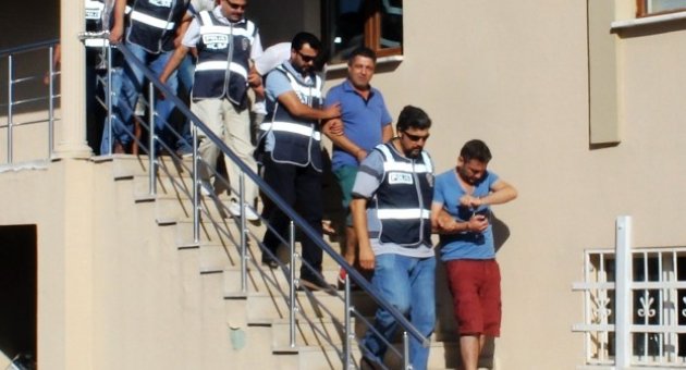 Mülteci Simsarları Yakalandı