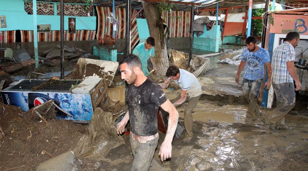 Muş Korkut'da sele kapılan 2 kişi öldü, 1 bebek kayıp 3 yaralı